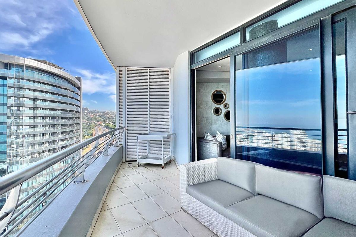2 BEDROOM | 2 BATHROOM APARTMENT - Photo 2