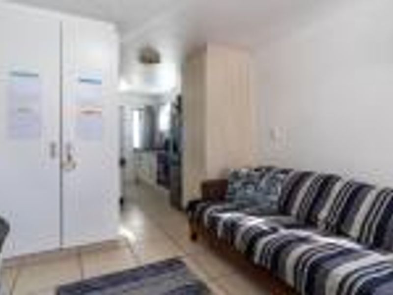 Beautiful 1 Bedroom Apartment for Sale in Secure Complex - Photo 6