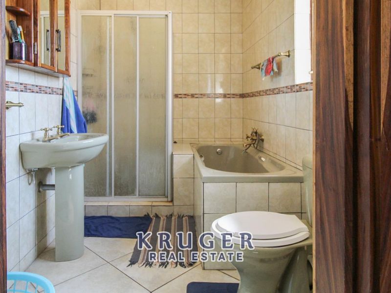 🌟 Spacious Family Home with Private Flat – Prime Location, Outjo! 🌟 - Photo 8