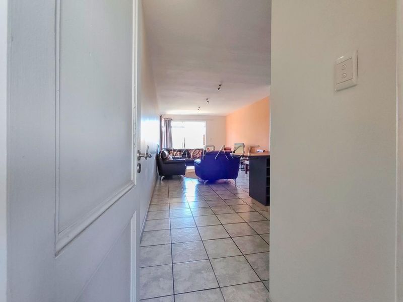 Long Beach Ext 2, Walvis Bay:  Apartment in Dolphin View is for Sale - Photo 7