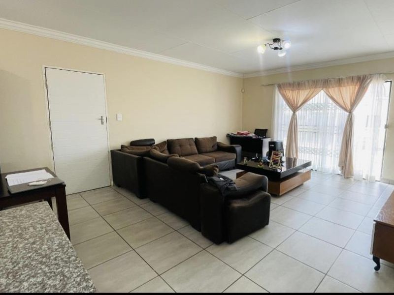 Luxury Living - Photo 4