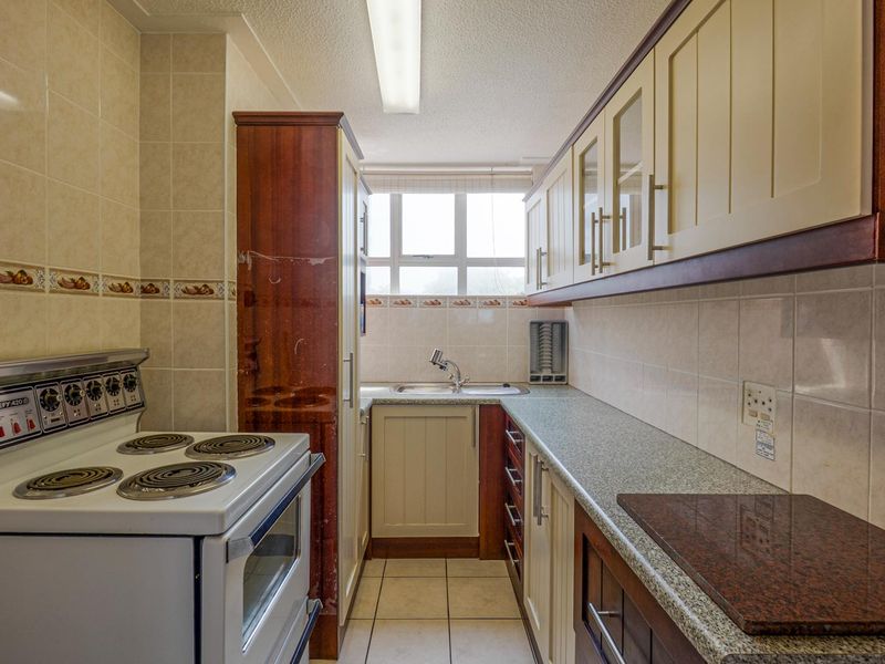 Beachfront with enclosed balcony - Photo 5