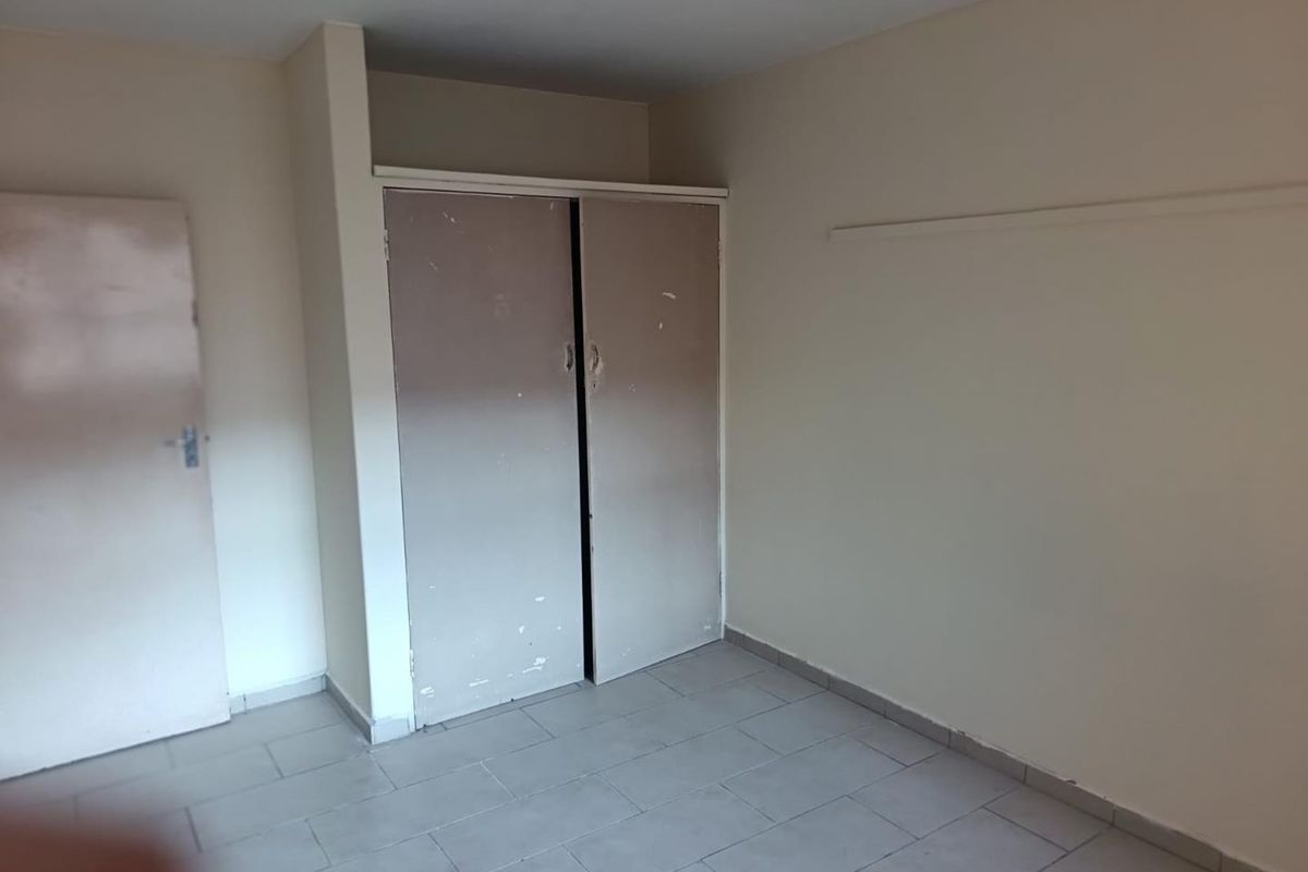 3. Family-Friendly 2-Bedroom Near Schools & Transport Links! - Photo 5