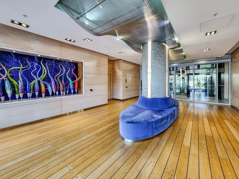 Luxurious Coastal Living - Photo 6