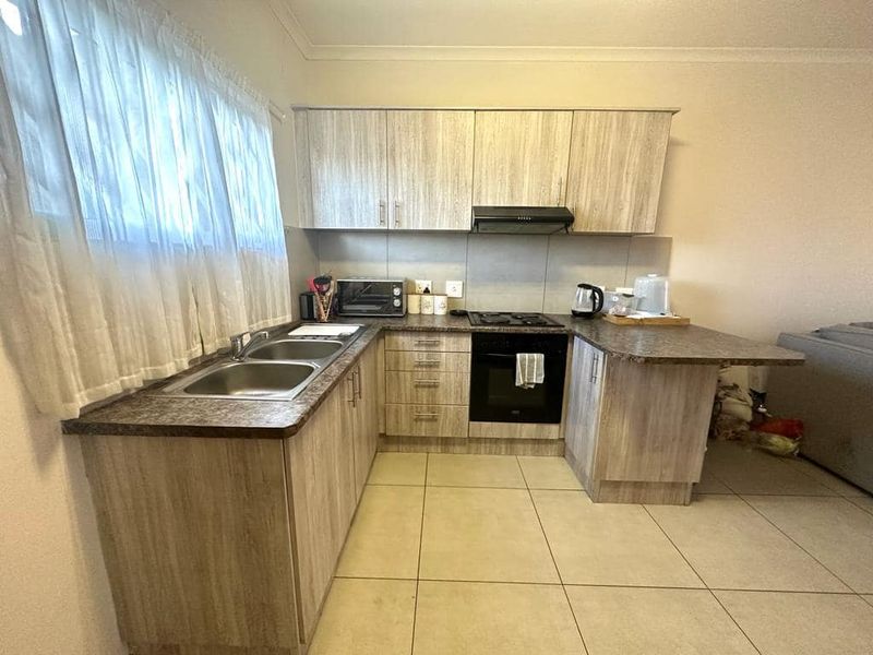 2 Bedroom Townhouse For Sale in Rocky Crest - Photo 5