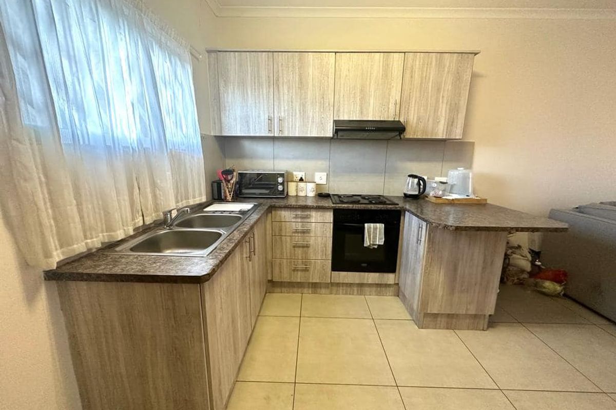 2 Bedroom Townhouse For Sale in Rocky Crest - Photo 5