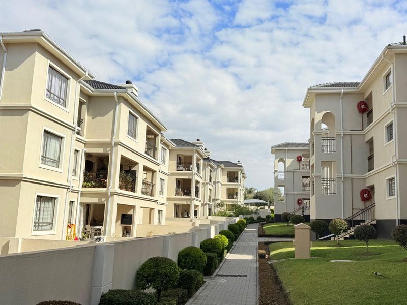 Spacious 3-Bedroom Apartment: Luxury Living, Perfect Location - Photo 7