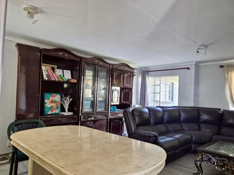 Spacious Family Home for Sale in Mulbarton - Photo 4