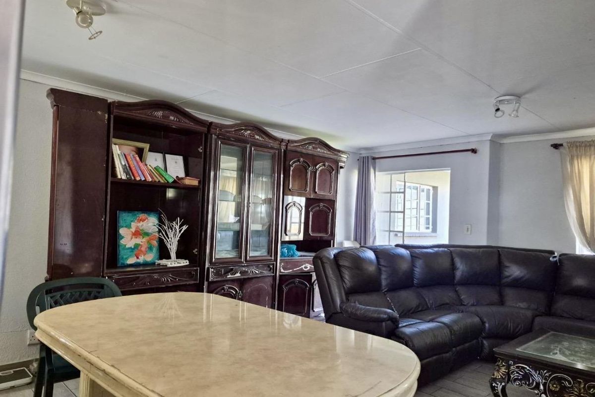 Spacious Family Home for Sale in Mulbarton - Photo 4