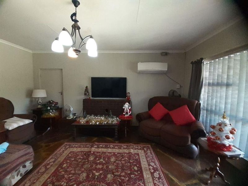 Family home with 2 x one bedroom flats - Photo 5