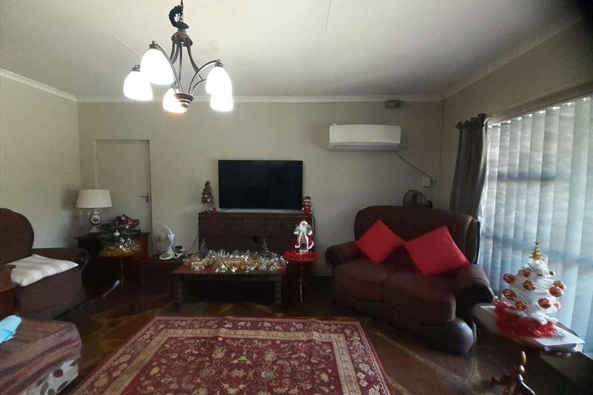 Family home with 2 x one bedroom flats - Photo 5