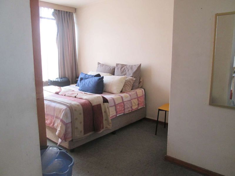 VERY BEAUTIFUL [1] ONE BEDROOM APARTMENT FOR SALE IN SUNNYSIDE [ PRETORIA ] - Photo 4