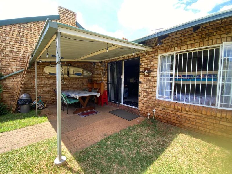 2 Bedroom Townhouse for Sale in Pierre Van Ryneveld. - Photo 5