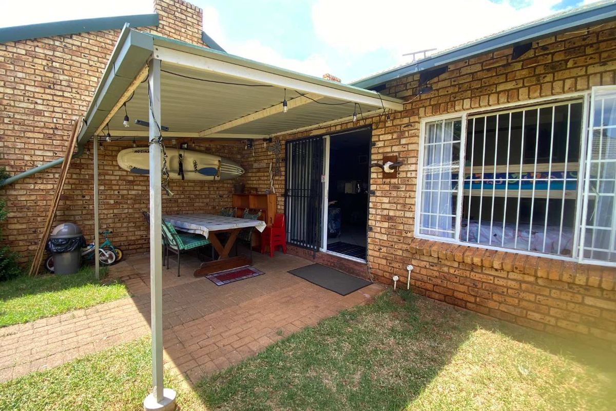 2 Bedroom Townhouse for Sale in Pierre Van Ryneveld. - Photo 5