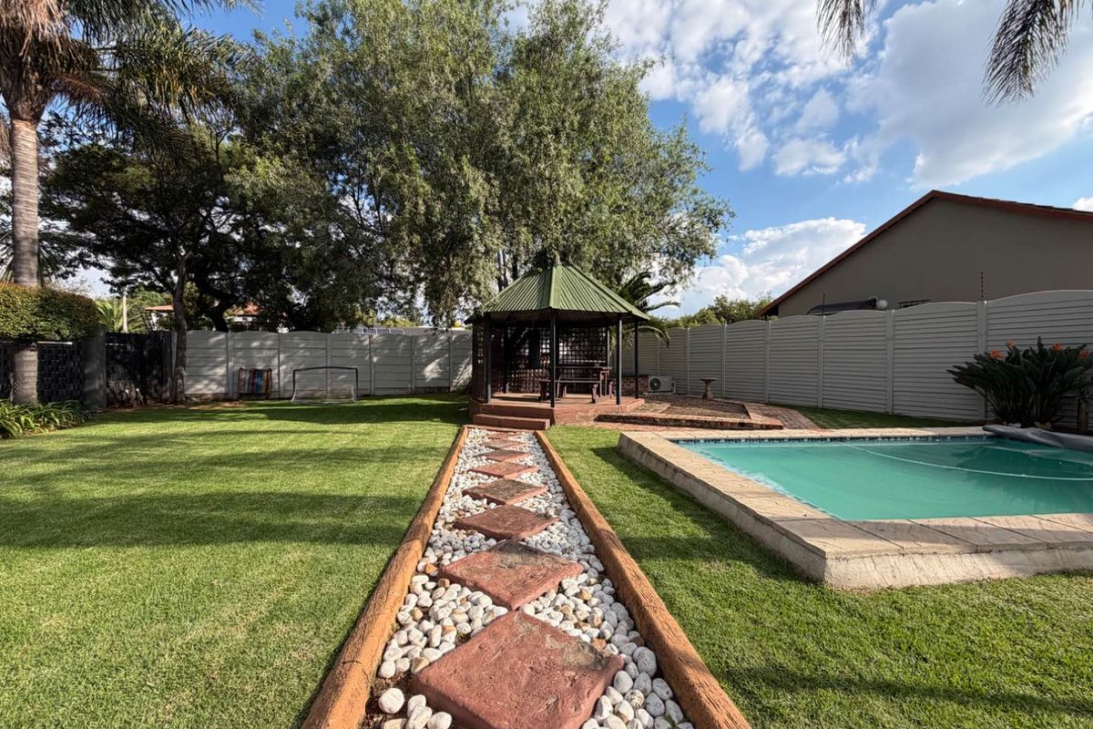 Warm Family Living in the Heart of Randhart, Alberton - Photo 5