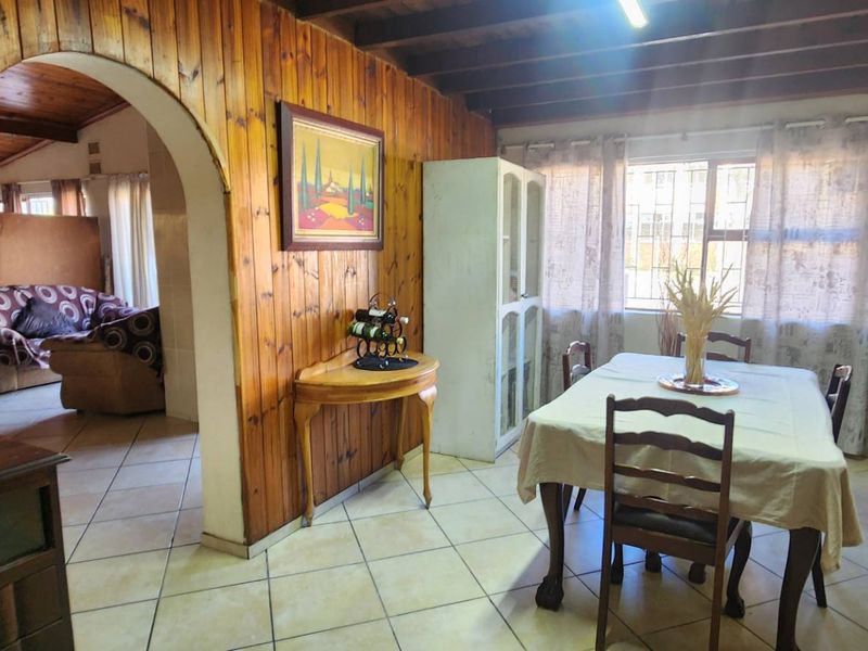 The Renovators Dream. Home with flatlet. - Photo 9