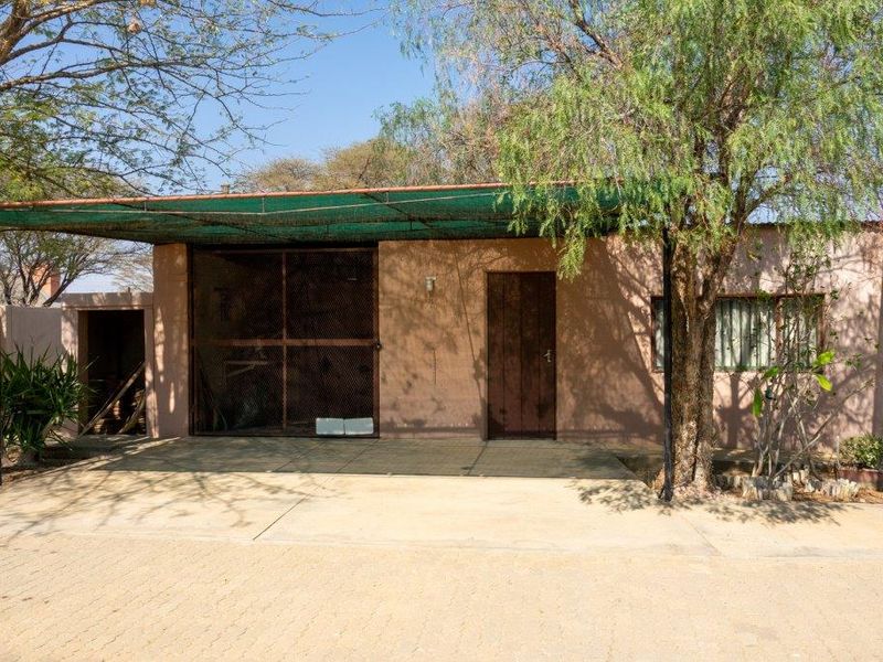 Neat family house in Omaruru - Photo 7