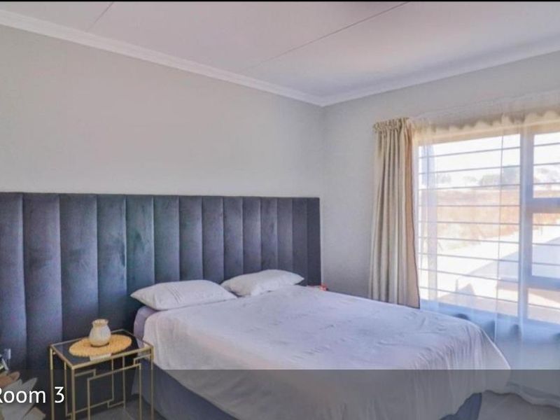 3 Bedroom House In Blue Hills - Photo 10