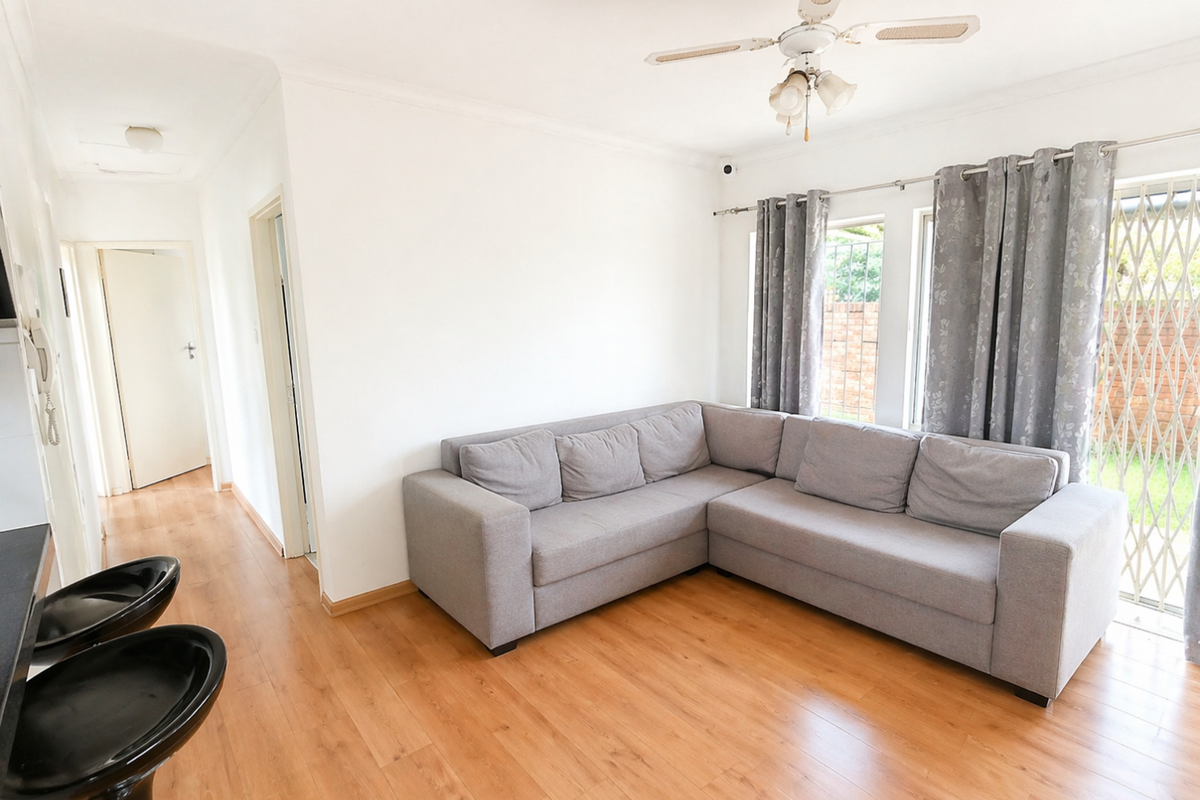 Home Sweet Home: Pet-Friendly Townhouse in Brentwood! - Photo 4