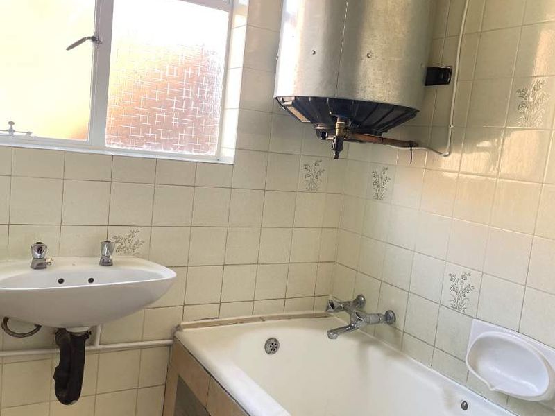 2 Bedroom Apartment to Rent in Sunnyside, Pretoria | Percy - Photo 8