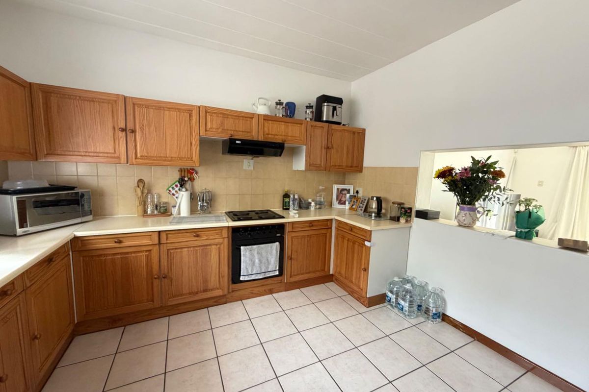 3 bedroom townhouse in Prime Location - Photo 5