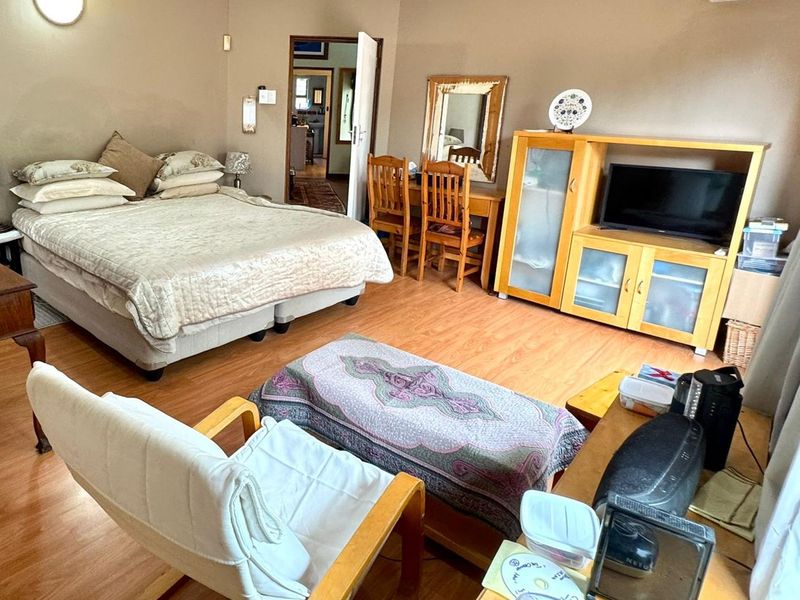 Spacious 4-Bedroom Family Home with Pool in Meer En See - Photo 9