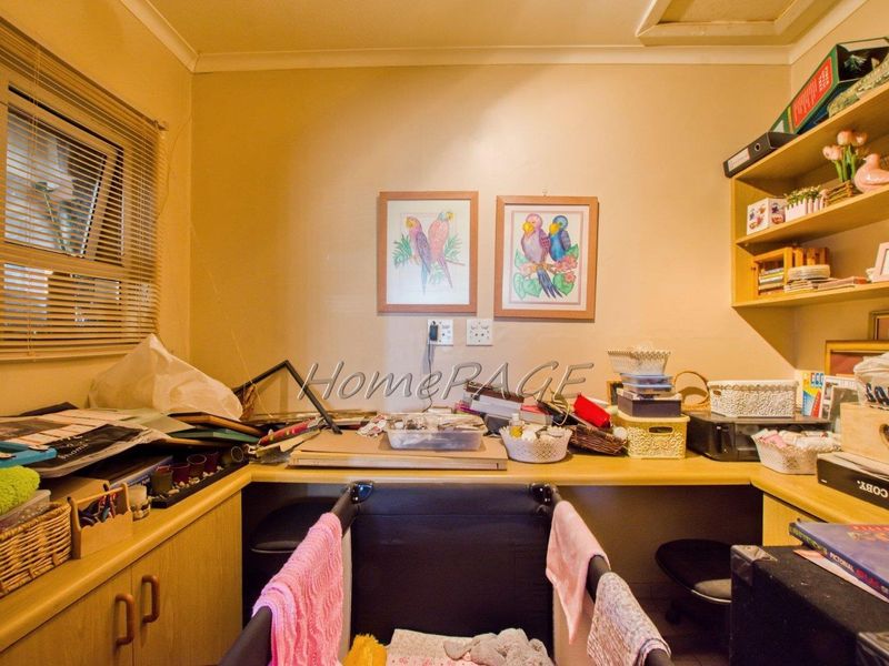 Central, Walvis Bay:  Spacious, very neat home in a good area, for sale - Photo 9