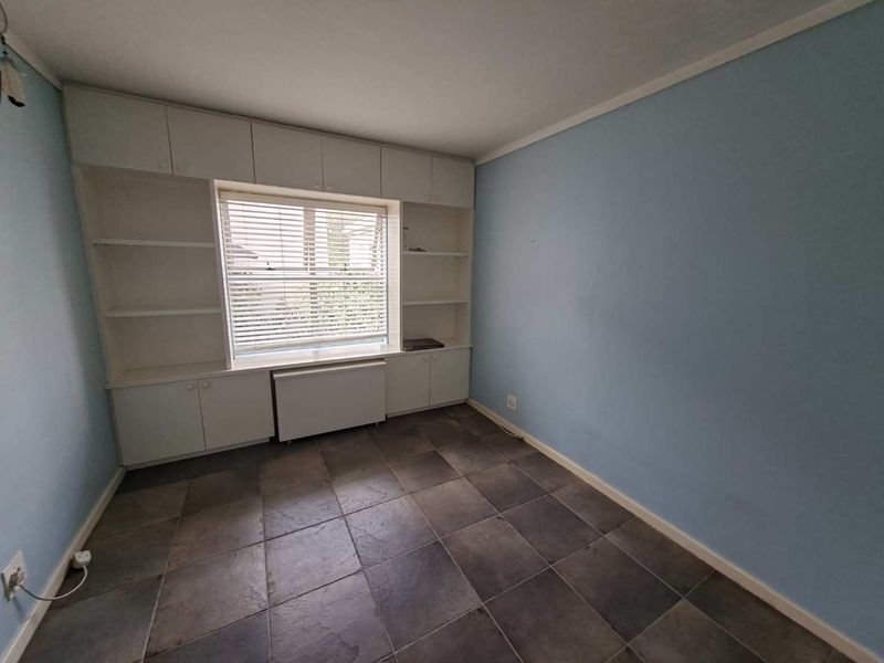 Luxury Living with Unrivalled Views in Northcliff - Photo 4