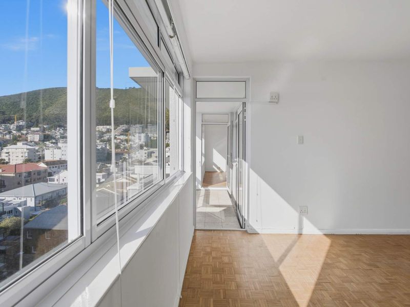 Spacious 3-Bed Fresnaye Home with Balcony & Scenic Skyline - Photo 8
