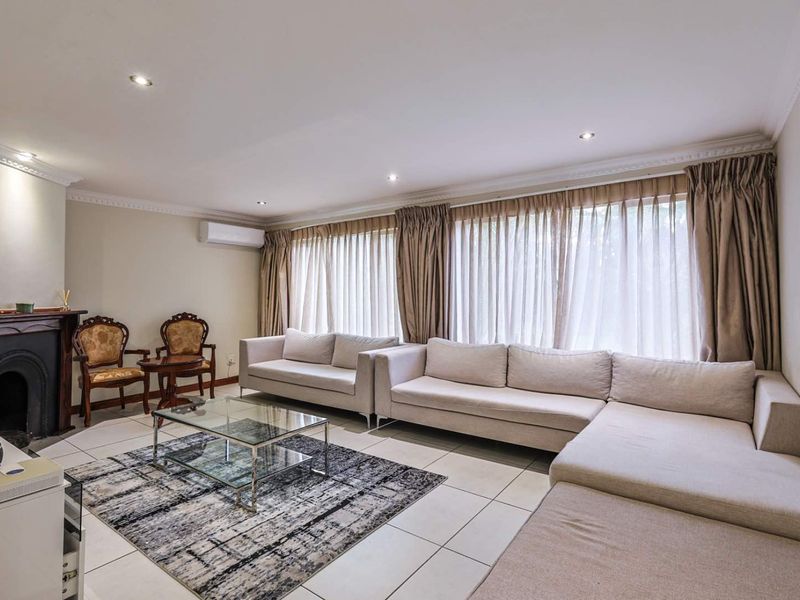 Modern 4 Bedroom Family Home for Rent in a Prestigious Security Estate - Photo 10