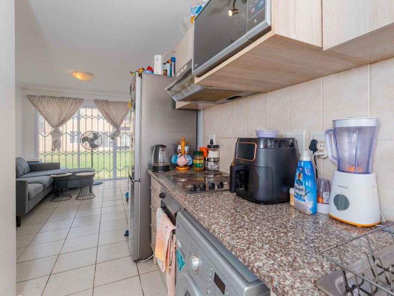 Secure Living in Vanguard - Photo 3