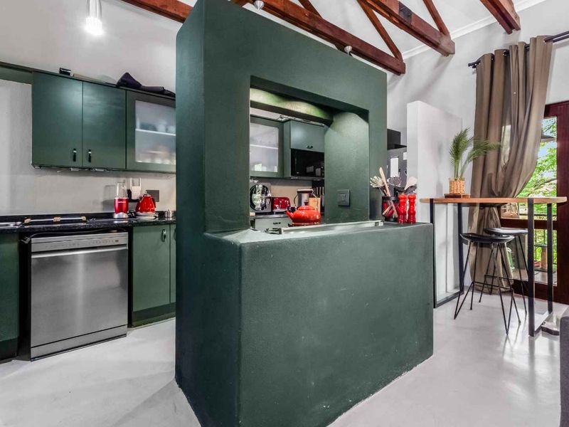 DELIGHTFUL CORNER TOP FLOOR UNIT IN A SECURE COMPLEX CALLED THE STABLES - PLUS A DOUBLE GARAGE - Photo 6