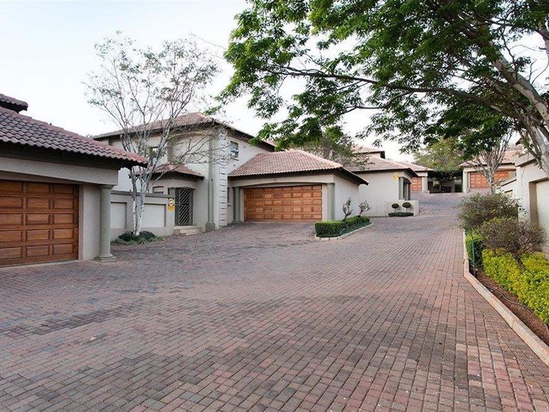 4 bedrooms Townhouse in FAERIE GLEN - Photo 2