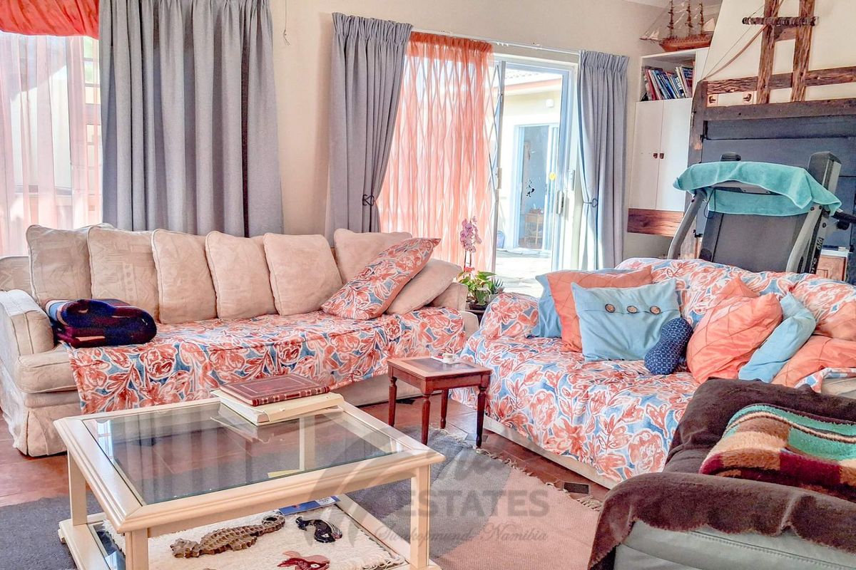 Home with Flatlet For Sale in Hage Heights, Swakopmund - Photo 4