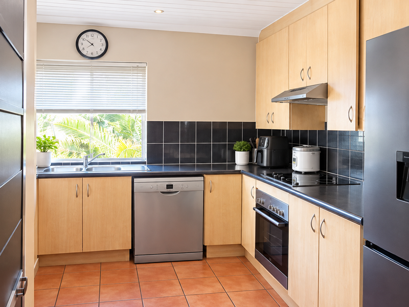Neat 2-Bedroom Duplex with Garage | SHARED RESIDENTIAL PROPERTY |  Oak Glen, Bellville | R10'000 p/m - Photo 4