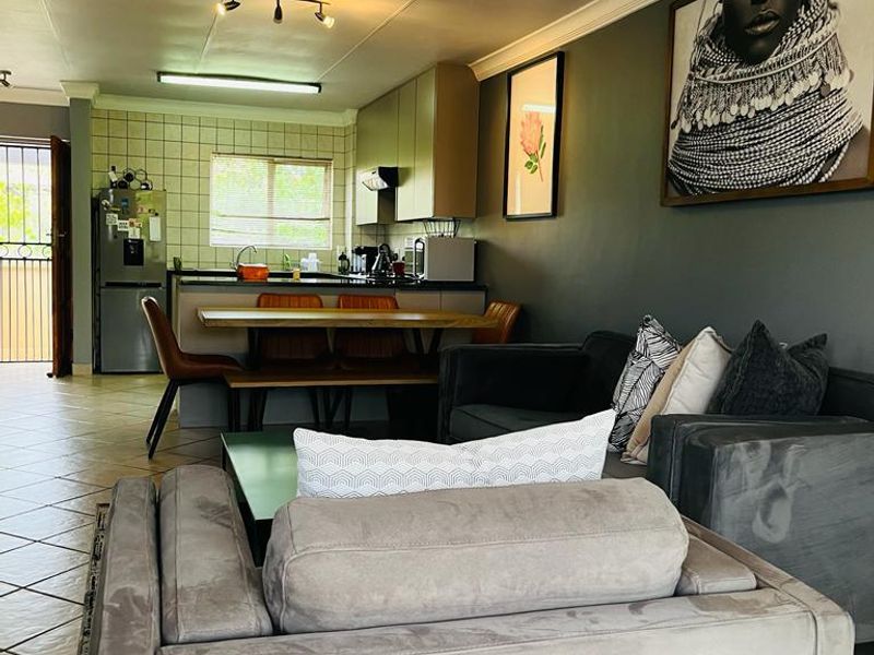 2 Bedroom Apartment For Sale in Leeuwenhof - Photo 1