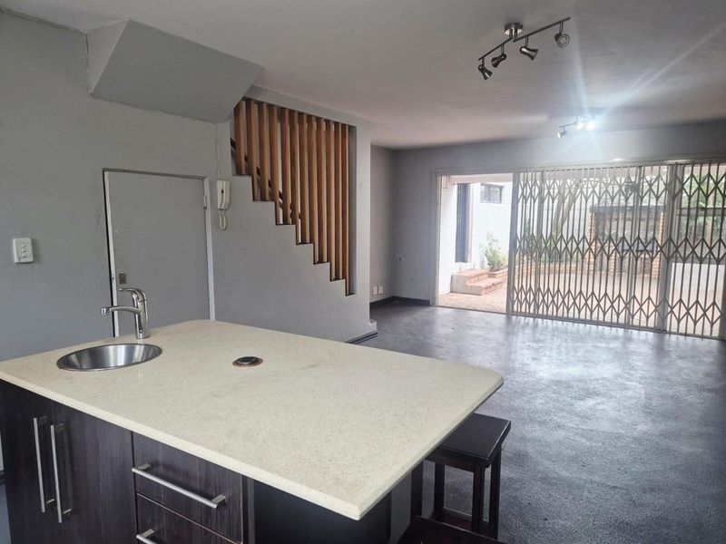 3 bedroom in secure complex - Photo 5