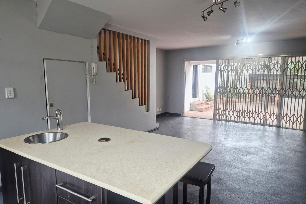 3 bedroom in secure complex - Photo 2