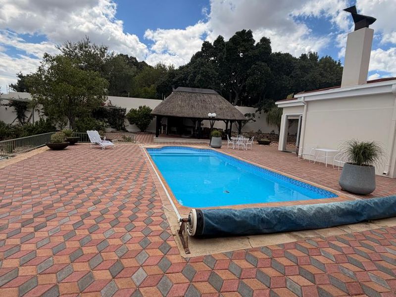 ✨🏡 JUST LISTED ULTRA-LUXURY LIVING IN WINDHOEK 🏡✨ VERY EXCLUSIVE - Photo 3