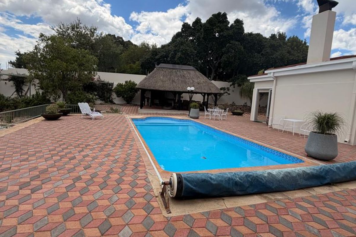 ✨🏡 JUST LISTED ULTRA-LUXURY LIVING IN WINDHOEK 🏡✨ VERY EXCLUSIVE - Photo 3