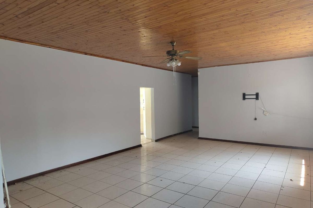 Unique opportunity in Lennoxton, Newcastle - Photo 4