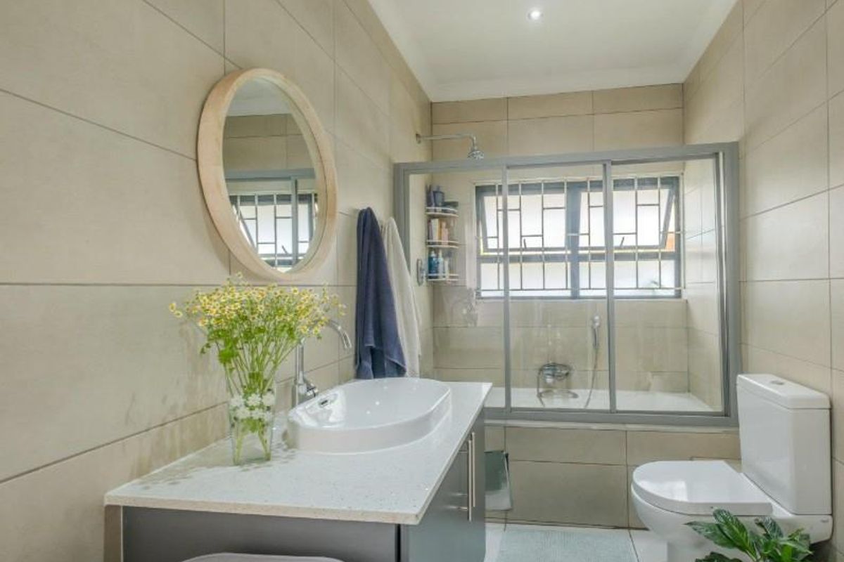 Sophisticated Family Living with Solar Excellence, Private Flatlet & Executive Workspaces - Photo 5