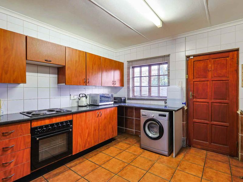 Charming 2 Bedroom Townhouse with Private Garden - Photo 10