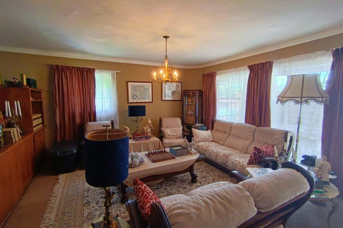 Langenhovenpark Luxury: 7 Beds, Pool & Rental Income! - Photo 2