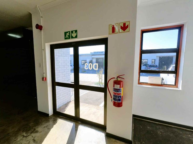 153sqm Warehouse space to let - Montague Gardens - Photo 5
