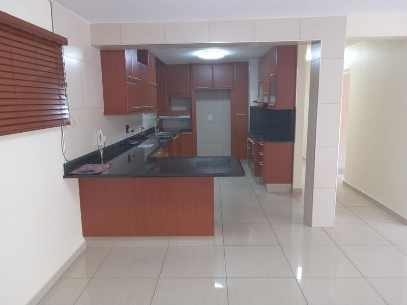 3 Bedroom townhouse with manned security, 2 garages and 1 parking for sale - Photo 6