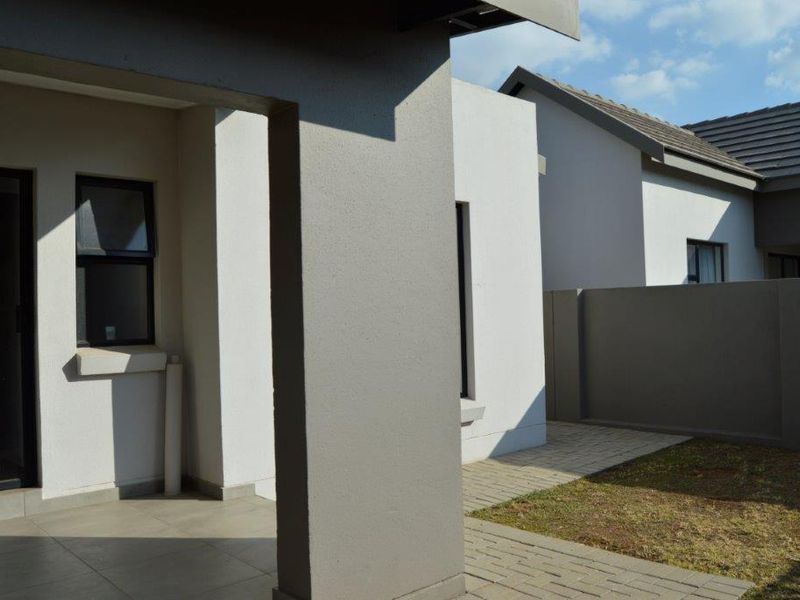 A Story of Home at De La Casa - Photo 5