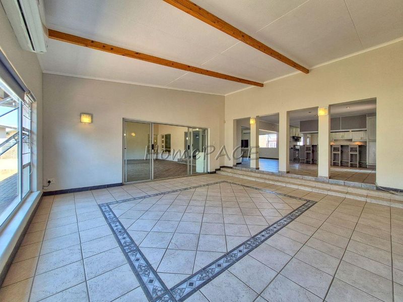 Central, Walvis Bay:  SPACIOUS HOME WITH TWO FLATS is for Sale - Photo 8