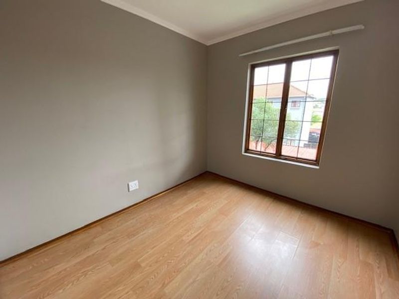 Stylish 2-Bedroom Apartment for Sale in Sought-After River View, Rivonia – R750,000 - Photo 8