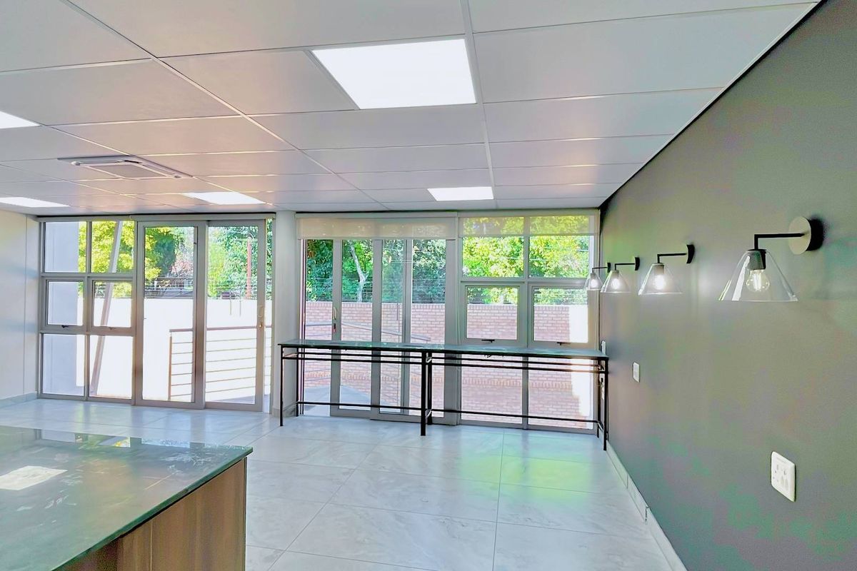 PRIME 230m2 NEWLY RENOVATED OFFICE SPACE TO LET | 379 LYNNWOOD ROAD | MENLO PARK - Photo 2